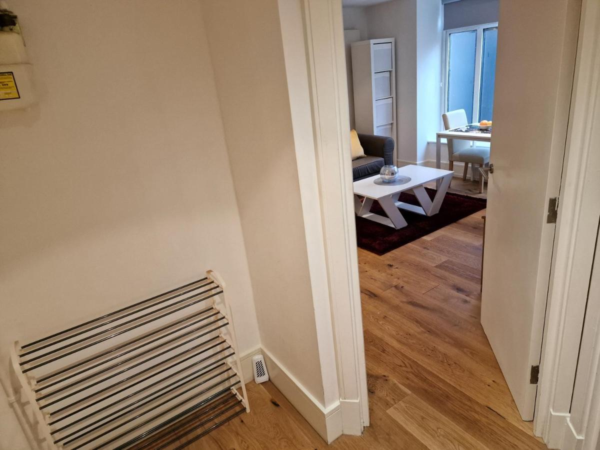 Lovely 1-Bed Apartment In Лондон Экстерьер фото